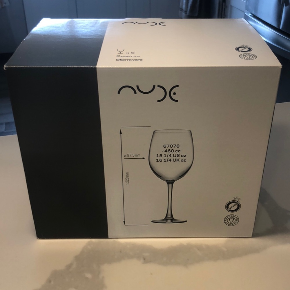 Nude wine glass set